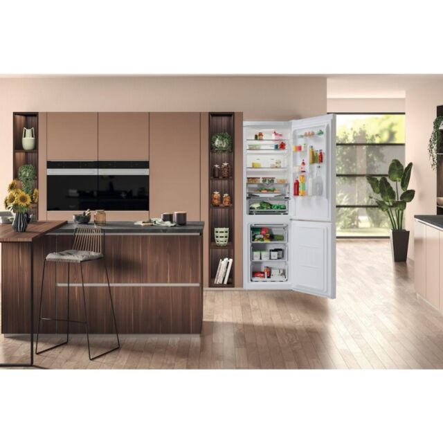 Hotpoint H7X93TWM Freestanding Fridge Freezer - White