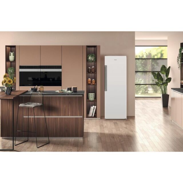 Hotpoint SH6A2QWR 60cm Tall Larder Fridge - White