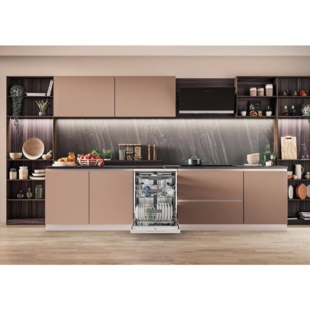 Hotpoint HD7FHP33 60cm Dishwasher - White