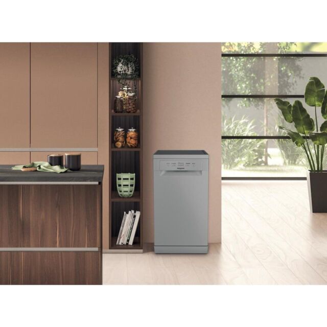 Hotpoint HP2FE10CS90SUK Freestanding 45cm Slimline Dishwasher with 10 Place Settings - Silver