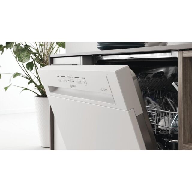 Indesit I3B L626 UK Push&Go Built-In Dishwasher