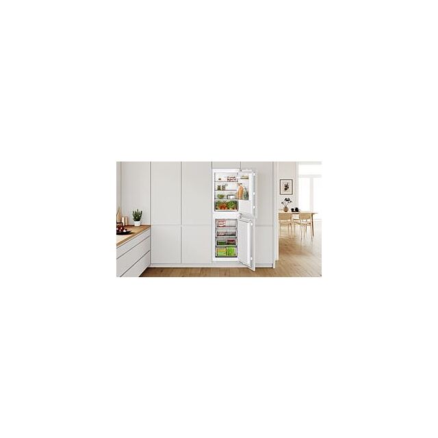 Bosch KIN85NFE0G, Built-in fridge-freezer with freezer at bottom