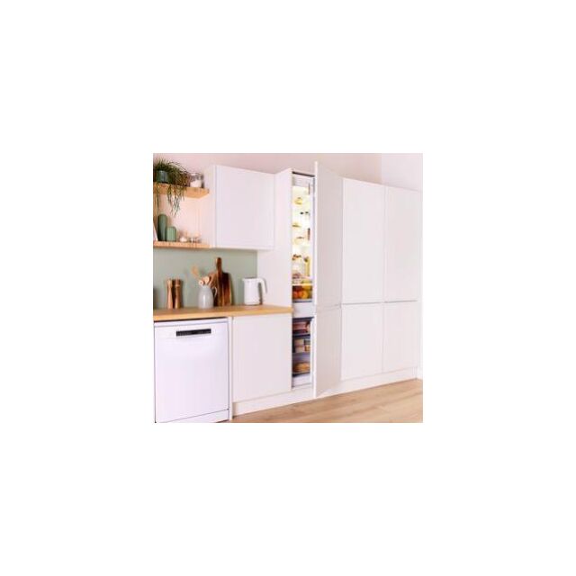 Bosch KIN96NSE0G, Built-in fridge-freezer with freezer at bottom