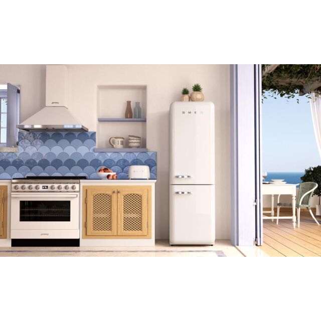 Smeg KPF9WH 90cm Portofino Chimney Hood, White