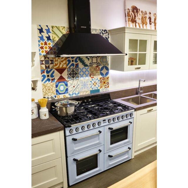 Smeg KT110BLE 110cm Victoria Chimney Hood, Black