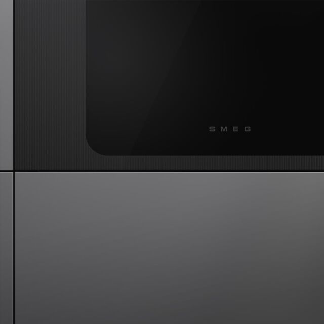 Smeg SFP6201TBI Pyrolytic Built-In Single Oven - Black